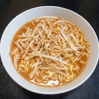 インスタントで☆炒めゴマもやしの味噌ラーメン